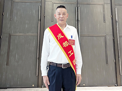 E:2023.66.28【工匠心灵】千淘万漉虽劳累，吹尽狂沙始到金——“成都工匠”  薛刚官网“成都工匠”薛刚.jpg