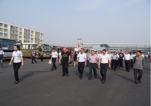 2015年全省汽车客运站提升刷新工程现场推动会在眉山汽车客运站顺利召开