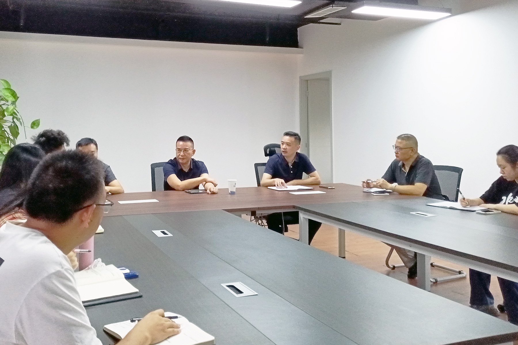 海搏论坛运业总经理蔡亮发到彤熙商贸公司查抄领导工作